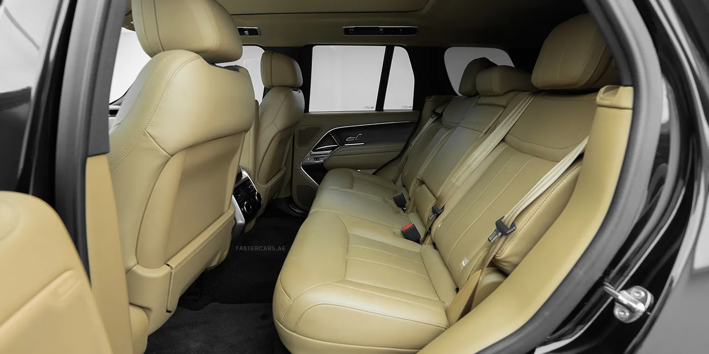 Range Rover Vogue - Black  inside 3